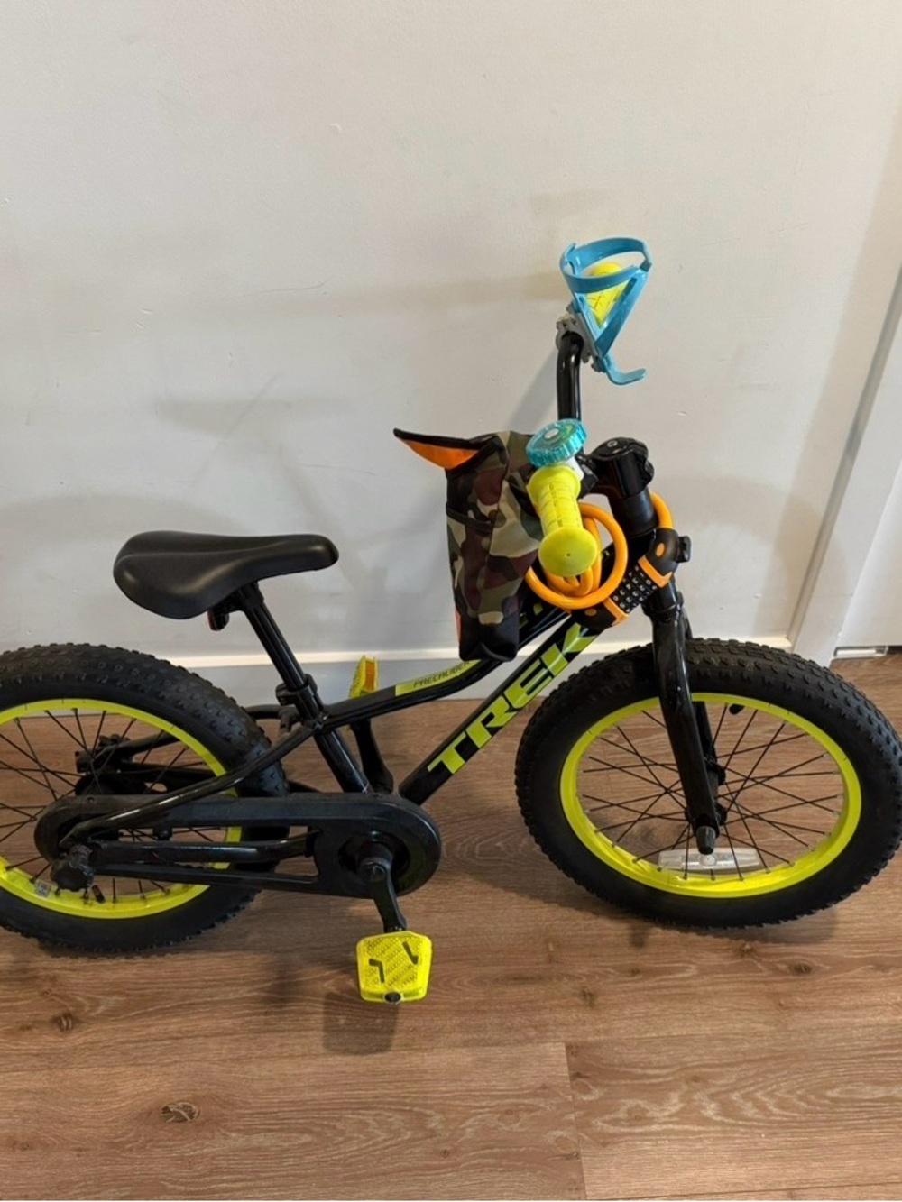 Kids' Black Bike with Neon Yellow Accents - Youth Ride-Ready Bicycle 4-6 years